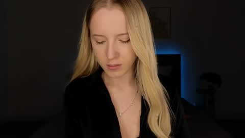 Adele online show from 04-28-26, 08:36