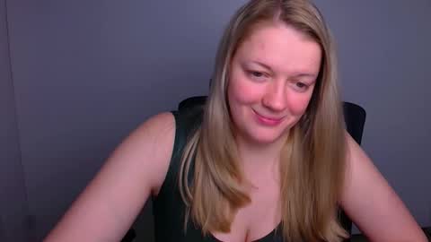 Adele online show from 12-18-25, 07:14