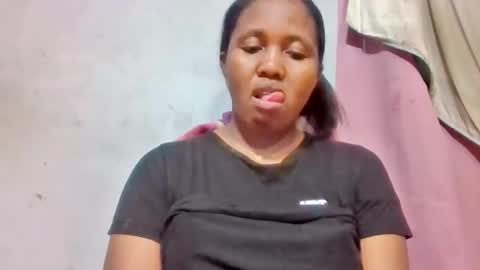 Snapshot of adelealy chatting on 05-11-26, 04:15 adelealy online show from 05-11-26, 04:15