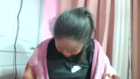 Snapshot of adelealy chatting on 07-08-26, 06:01 adelealy online show from 07-08-26, 06:01