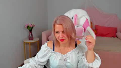 Snapshot of adeleravelle chatting on 07-25-26, 05:16 AdeleRavelle online show from 07-25-26, 05:16