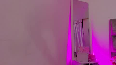 Snapshot of adhara__evanss chatting on 11-19-25, 01:05 online show from 11-19-25, 01:05