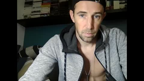 adibou13 online show from 02-10-25, 01:33