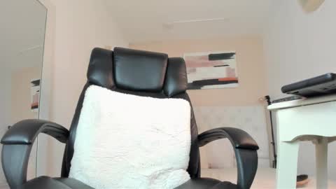 Snapshot of adonis_hot_xx chatting on 02-21-25, 12:05 adonis_hot_xx online show from 02-21-25, 12:05