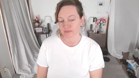 Snapshot of adorable22 chatting on 05-27-26, 03:31 adorable22 online show from 05-27-26, 03:31