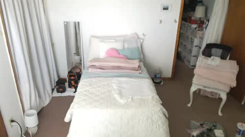 Snapshot of adorable22 chatting on 06-17-26, 04:30 adorable22 online show from 06-17-26, 04:30