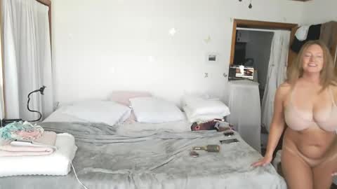 Snapshot of adorable22 chatting on 07-28-26, 04:39 adorable22 online show from 07-28-26, 04:39