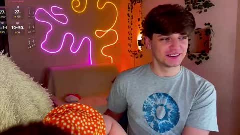 Snapshot of adrean_sofi chatting on 09-10-25, 01:27 adrean_sofi online show from 09-10-25, 01:27