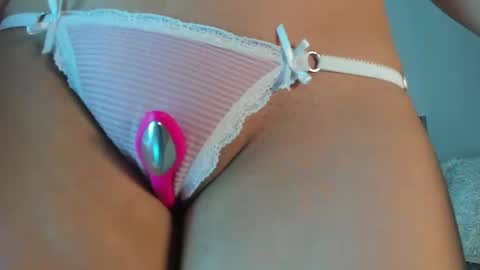 Snapshot of adri_silva_ chatting on 07-24-26, 11:25 adri online show from 07-24-26, 11:25