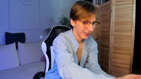 Snapshot of adrian_di chatting on 12-09-24, 07:18 Adrian online show from 12-09-24, 07:18