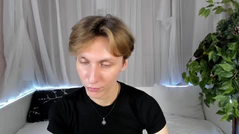 Snapshot of adrian_di chatting on 12-18-24, 06:57 Adrian online show from 12-18-24, 06:57
