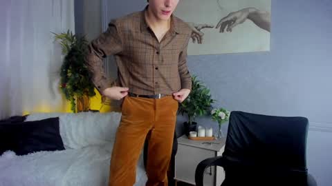 Snapshot of adrian_di chatting on 12-19-24, 04:24 Adrian online show from 12-19-24, 04:24