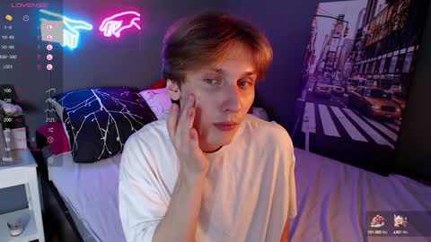 Snapshot of adrian_di chatting on 01-09-25, 01:35 Adrian online show from 01-09-25, 01:35