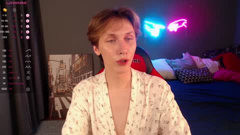 Snapshot of adrian_di chatting on 01-16-25, 06:27 Adrian online show from 01-16-25, 06:27