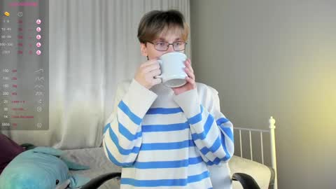 Snapshot of adrian_di chatting on 02-06-25, 04:14 Adrian online show from 02-06-25, 04:14