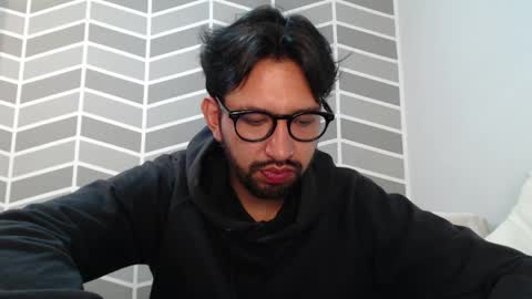 Snapshot of adrian_falcon chatting on 05-11-26, 11:02 Adrian Falcon online show from 05-11-26, 11:02