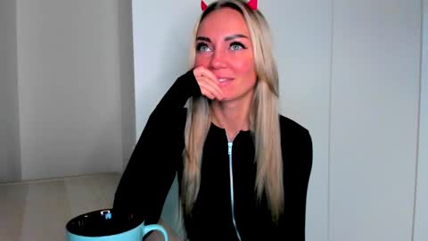 Snapshot of adriana_coy_ chatting on 12-07-24, 01:18 Adriana online show from 12-07-24, 01:18