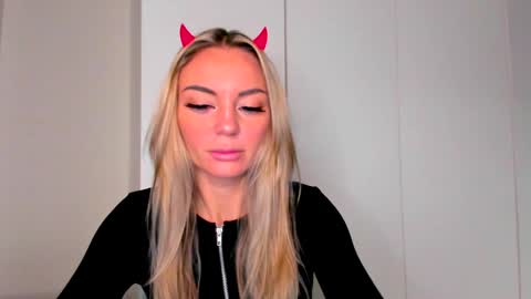 Snapshot of adriana_coy_ chatting on 12-08-24, 06:22 Adriana online show from 12-08-24, 06:22