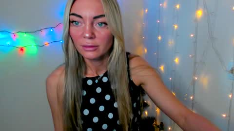 Snapshot of adriana_coy_ chatting on 12-21-24, 09:55 Adriana online show from 12-21-24, 09:55