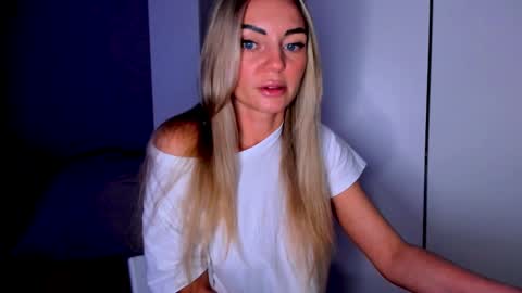 Snapshot of adriana_coy_ chatting on 01-06-25, 03:29 Adriana online show from 01-06-25, 03:29