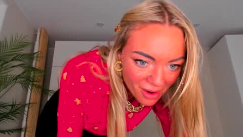 Snapshot of adriana_coy_ chatting on 01-17-25, 07:49 Adriana online show from 01-17-25, 07:49