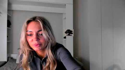 Snapshot of adriana_coy_ chatting on 01-22-25, 12:17 Adriana online show from 01-22-25, 12:17