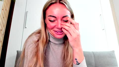 Snapshot of adriana_coy_ chatting on 01-25-25, 06:02 Adriana online show from 01-25-25, 06:02