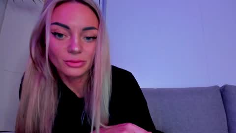 Snapshot of adriana_coy_ chatting on 01-26-25, 06:27 Adriana online show from 01-26-25, 06:27