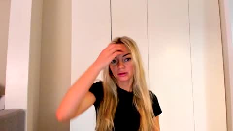 Snapshot of adriana_coy_ chatting on 01-27-25, 12:48 Adriana online show from 01-27-25, 12:48