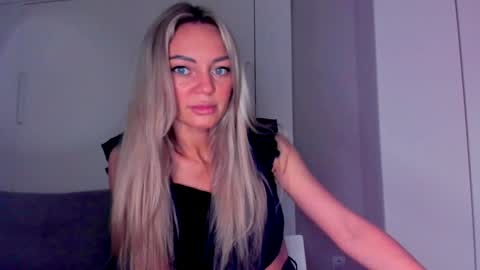 Snapshot of adriana_coy_ chatting on 01-29-25, 05:56 Adriana online show from 01-29-25, 05:56