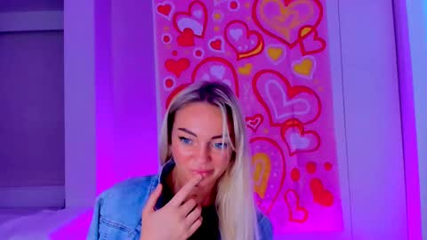 Snapshot of adriana_coy_ chatting on 02-13-25, 09:06 Adriana online show from 02-13-25, 09:06