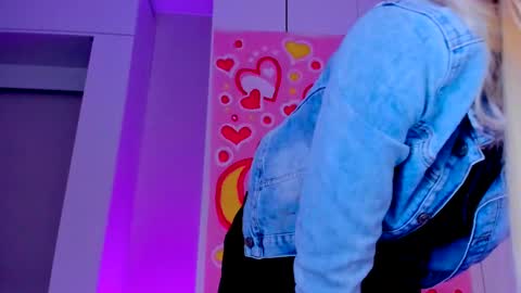 Snapshot of adriana_coy_ chatting on 02-14-25, 08:52 Adriana online show from 02-14-25, 08:52