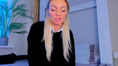 Snapshot of adriana_coy_ chatting on 02-21-25, 11:44 Adriana online show from 02-21-25, 11:44