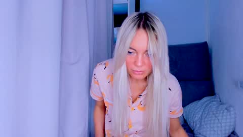 Snapshot of adriana_coy_ chatting on 02-26-25, 06:04 Adriana online show from 02-26-25, 06:04