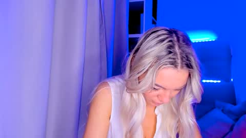 Snapshot of adriana_coy_ chatting on 02-27-25, 05:04 Adriana online show from 02-27-25, 05:04