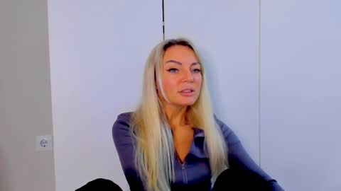 Snapshot of adriana_coy_ chatting on 03-06-25, 06:48 Adriana online show from 03-06-25, 06:48