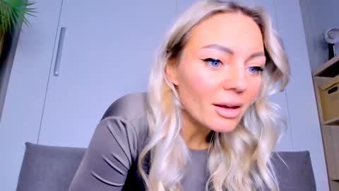 Snapshot of adriana_coy_ chatting on 03-10-25, 05:50 Adriana online show from 03-10-25, 05:50