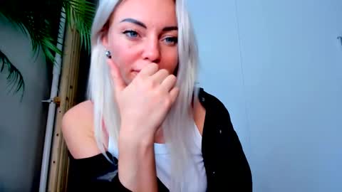 Snapshot of adriana_coy_ chatting on 09-12-25, 01:11 Adriana online show from 09-12-25, 01:11