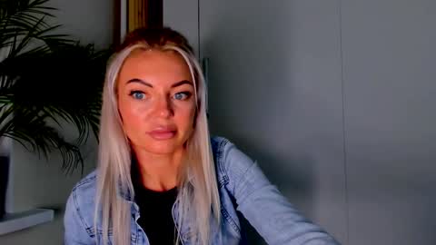 Snapshot of adriana_coy_ chatting on 09-15-25, 08:42 Adriana online show from 09-15-25, 08:42