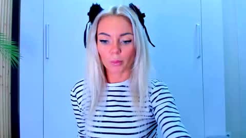 Snapshot of adriana_coy_ chatting on 09-16-25, 11:22 Adriana online show from 09-16-25, 11:22