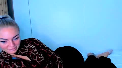 Snapshot of adriana_coy_ chatting on 09-26-25, 06:17 Adriana online show from 09-26-25, 06:17