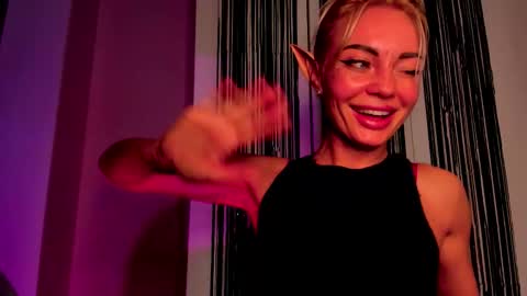 Snapshot of adriana_coy_ chatting on 10-25-25, 05:59 Adriana online show from 10-25-25, 05:59