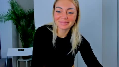 Adriana online show from 04-05-26, 06:32