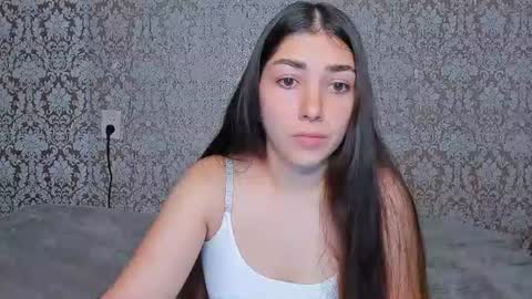 Snapshot of adrianakuiper chatting on 07-16-26, 06:36 Adriana online show from 07-16-26, 06:36