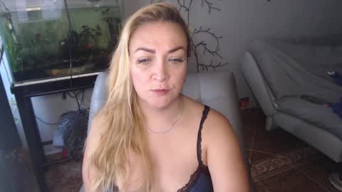 Adriana Paredes  online show from 03-10-25, 12:37