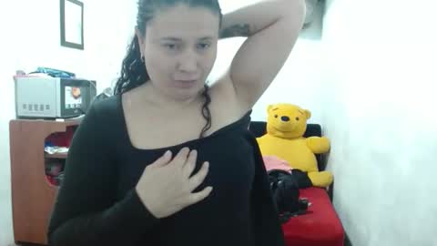 Adriana Tellez online show from 10-31-25, 02:07