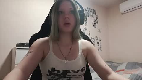 Snapshot of adriannamalango chatting on 06-27-26, 12:22 Sofa online show from 06-27-26, 12:22