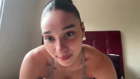 Snapshot of adriannarodriguez chatting on 02-28-25, 05:26 Adrianna  online show from 02-28-25, 05:26