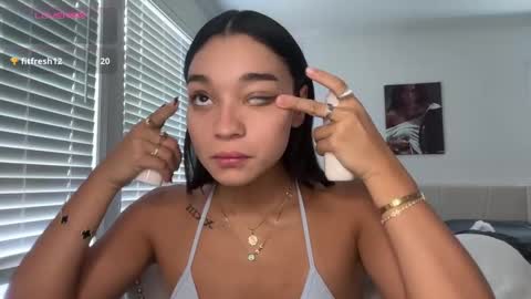 Snapshot of adriannarodriguez chatting on 09-10-25, 04:18 Adrianna  online show from 09-10-25, 04:18