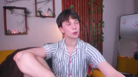 adrianoaubert online show from 10-31-25, 03:29